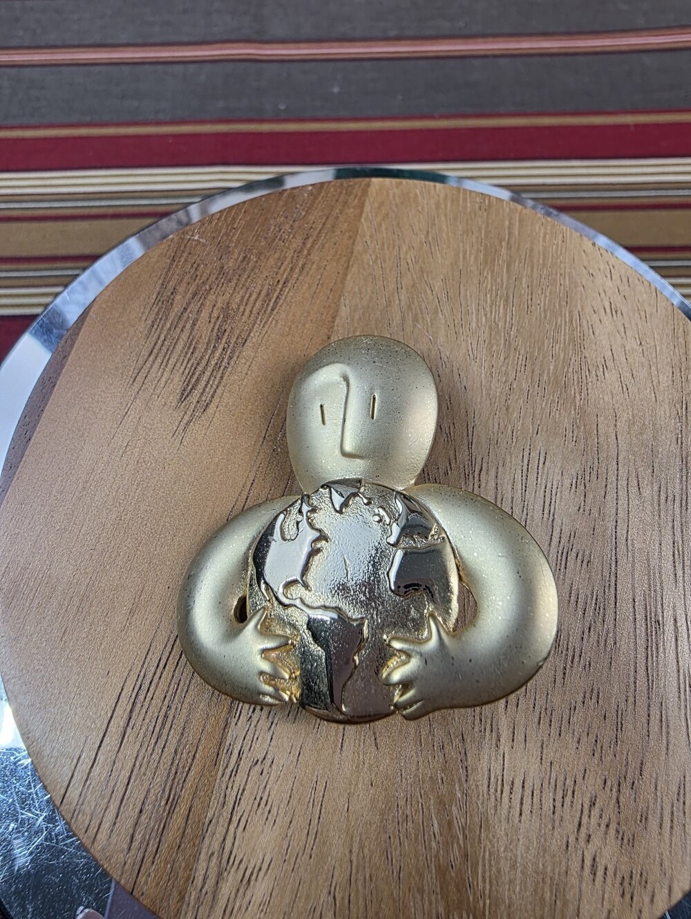 Jonette Jewlery JJ Person Holding The World Brooch